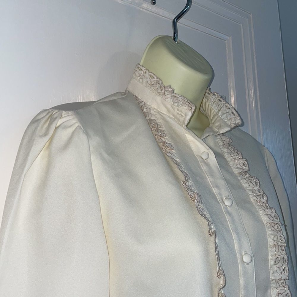 Vtg 70s C.E.O. Petites cream colored high necked polyester blouse - Picture 5 of 9